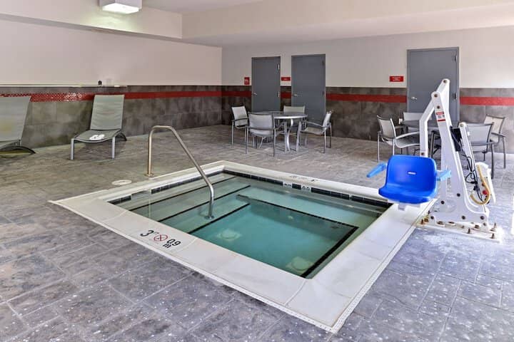 Indoor spa tub